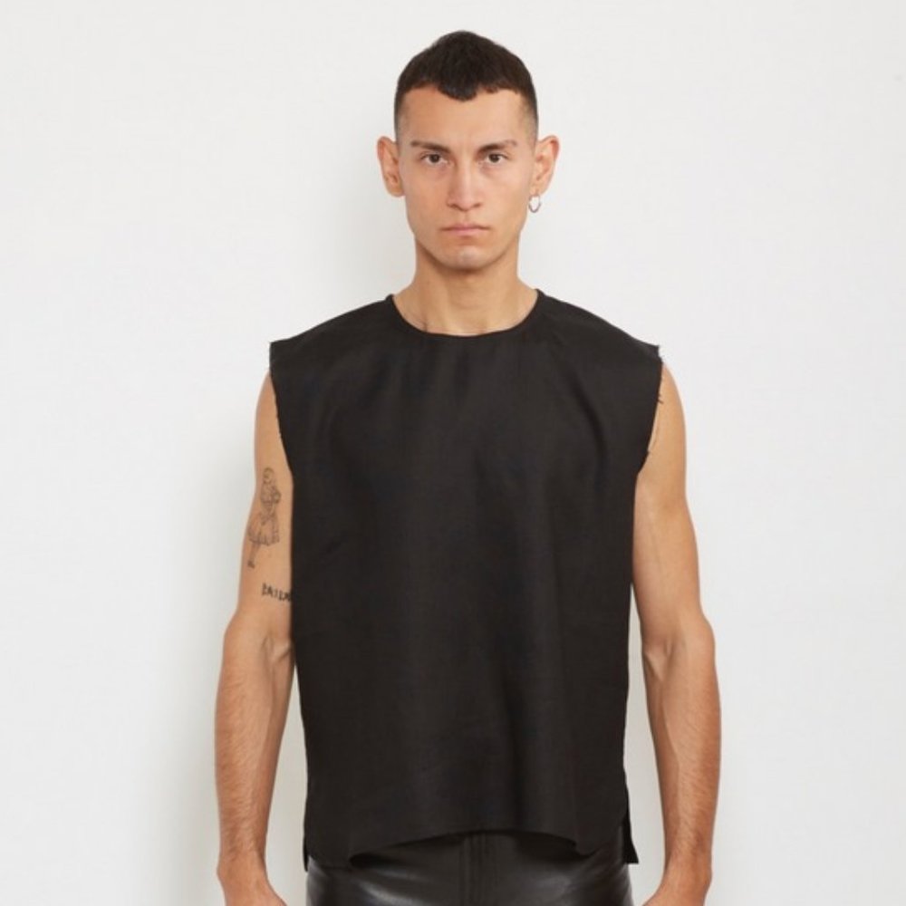 The Pack - Chile: Black Linen Top